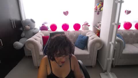 Snapshot of emmilychevalier chatting on February 15, 10:10 pm Emmily online show from February 15, 10:10 pm