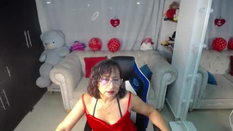 Snapshot of emmilychevalier chatting on February 25, 12:25 am Emmily online show from February 25, 12:25 am