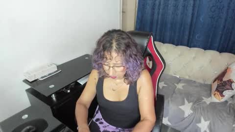Snapshot of emmilychevalier chatting on October 17, 2:59 am Emmily online show from October 17, 2:59 am