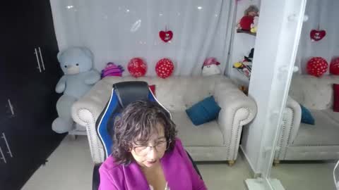 Snapshot of emmilychevalier chatting on February 25, 11:37 pm Emmily online show from February 25, 11:37 pm