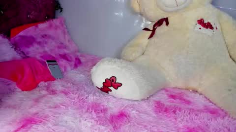 Snapshot of emmy_bloom chatting on September 17, 2:15 am Emmy online show from September 17, 2:15 am
