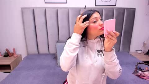 Snapshot of emmy_turnner chatting on October 8, 12:22 pm Emily Laila online show from October 8, 12:22 pm