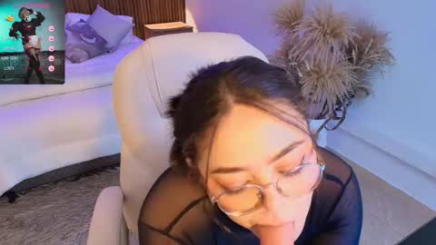 Emmy Walker online show from March 10, 2:05 pm