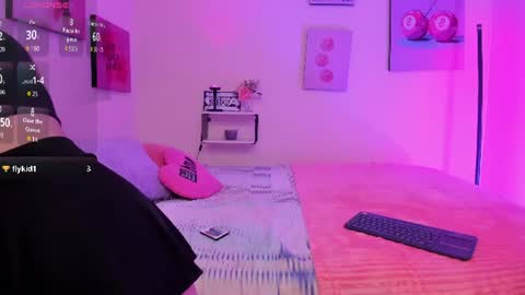 Emmy Castillo online show from June 12, 4:00 am