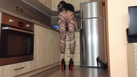 Empress Sara  online show from April 19, 3:46 pm