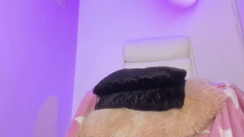 Snapshot of emy_colee chatting on January 16, 11:04 am Emy online show from January 16, 11:04 am