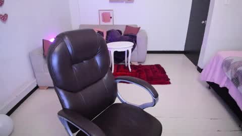 emy_rosse__ online show from February 21, 2:38 pm