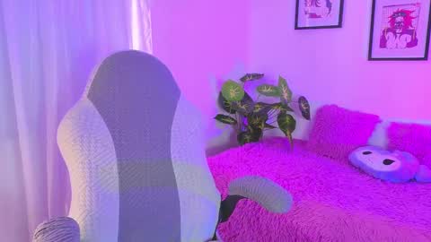 Snapshot of emybeecker chatting on September 25, 7:10 pm Emily Becker online show from September 25, 7:10 pm