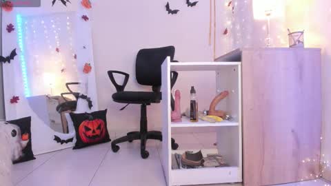 EMYLY  online show from October 24, 7:58 pm