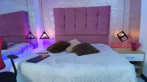 Emyly  online show from December 1, 8:07 pm