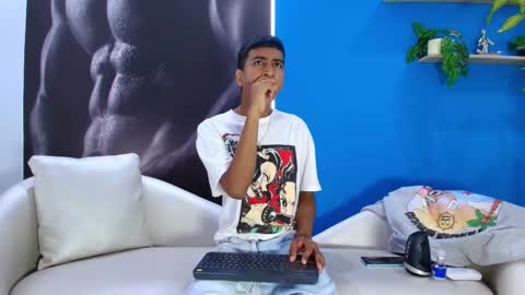 Snapshot of ender_h0t chatting on September 30, 2:27 pm Ender online show from September 30, 2:27 pm