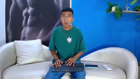 Snapshot of ender_h0t chatting on October 2, 2:16 pm Ender online show from October 2, 2:16 pm