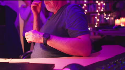 uk online show from December 15, 8:15 pm