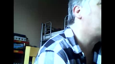 englishguysurrey online show from April 8, 6:05 am