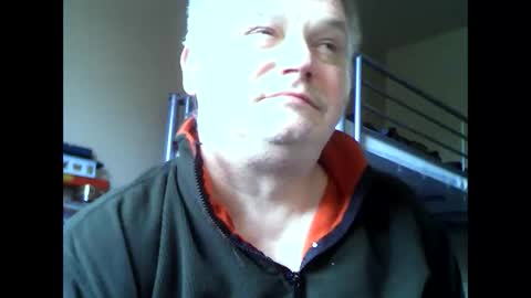 englishguysurrey online show from April 16, 5:40 am