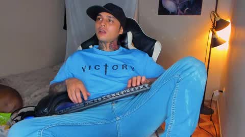 enjoymycock99 online show from May 26, 5:35 am