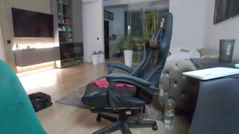 Snapshot of enrikoblue chatting on September 10, 7:37 pm Erik online show from September 10, 7:37 pm