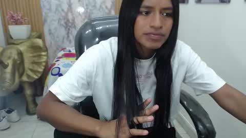 Snapshot of enyelin chatting on September 19, 5:38 pm Enyenlina online show from September 19, 5:38 pm