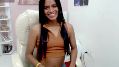 Snapshot of enyelin chatting on September 12, 10:34 pm Enyenlina online show from September 12, 10:34 pm