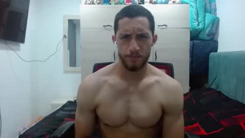 Snapshot of enzo_savage chatting on October 10, 6:14 pm enzo_savage online show from October 10, 6:14 pm