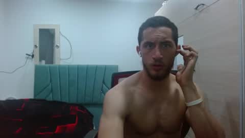 Snapshot of enzo_savage chatting on October 14, 6:44 pm enzo_savage online show from October 14, 6:44 pm