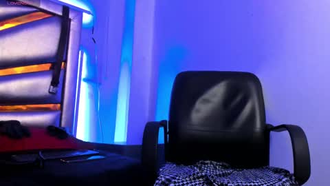 Snapshot of enzopratt chatting on February 25, 6:03 am Enzo Pratt online show from February 25, 6:03 am