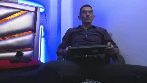 Snapshot of enzopratt chatting on February 26, 3:57 am Enzo Pratt online show from February 26, 3:57 am
