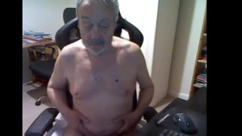 Snapshot of erasmus_d chatting on March 6, 11:20 pm erasmus_d online show from March 6, 11:20 pm