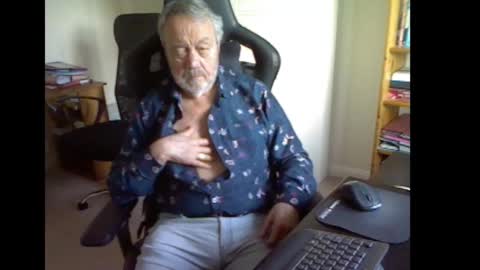 erasmus_d online show from March 15, 5:49 pm