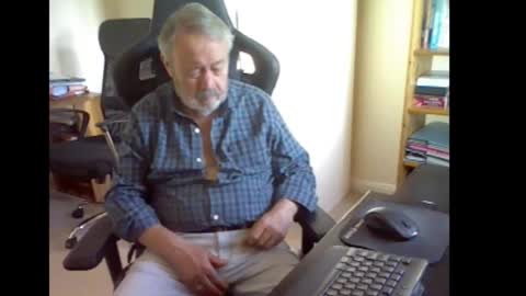 Snapshot of erasmus_d chatting on September 21, 4:22 pm erasmus_d online show from September 21, 4:22 pm