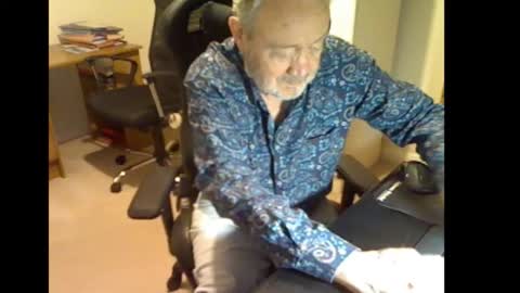 erasmus_d online show from October 27, 5:35 pm