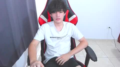 Snapshot of eren_tatakae chatting on October 18, 8:24 pm eren_tatakae online show from October 18, 8:24 pm