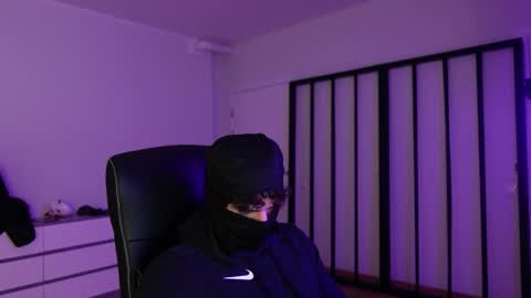    online show from November 27, 3:09 pm