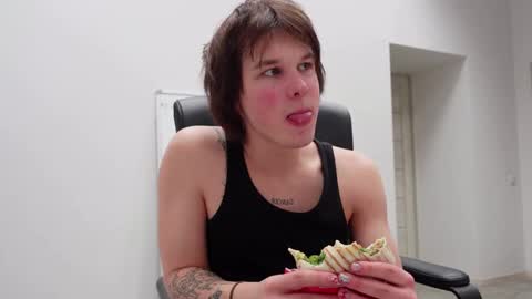 ERICK GRANT online show from February 15, 10:42 pm