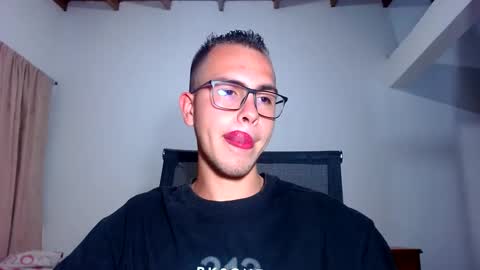 Snapshot of erik_rodriguez chatting on September 13, 11:29 pm Erik rodriguez online show from September 13, 11:29 pm