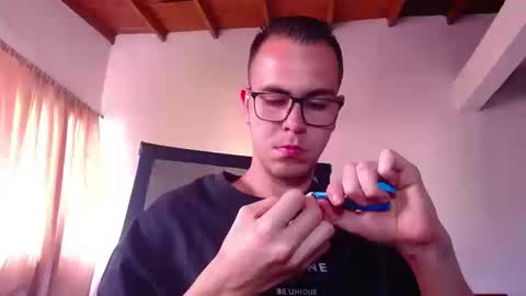 Snapshot of erik_rodriguez chatting on September 25, 9:33 pm Erik rodriguez online show from September 25, 9:33 pm