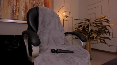 Erika Benz online show from May 31, 1:32 pm