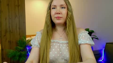 Erin online show from May 28, 6:39 pm