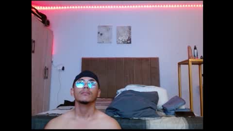 erjomare online show from November 13, 9:01 am