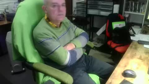 Snapshot of ernello chatting on October 4, 8:39 pm ernello online show from October 4, 8:39 pm