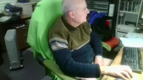 Snapshot of ernello chatting on October 12, 10:44 pm ernello online show from October 12, 10:44 pm