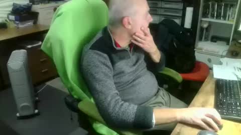 Snapshot of ernello chatting on October 20, 7:41 pm ernello online show from October 20, 7:41 pm