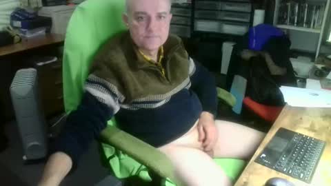 Snapshot of ernello chatting on October 16, 6:02 am ernello online show from October 16, 6:02 am