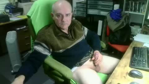 Snapshot of ernello chatting on October 7, 8:49 pm ernello online show from October 7, 8:49 pm