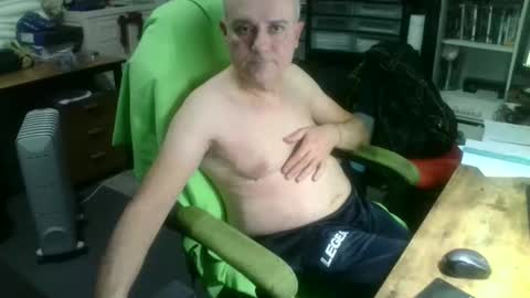 Snapshot of ernello chatting on October 13, 10:45 pm ernello online show from October 13, 10:45 pm