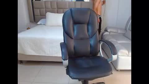 eroboyxox online show from February 17, 9:03 pm