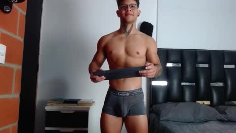 Eros online show from November 3, 5:25 pm