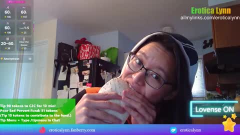 Snapshot of eroticalynn chatting on March 10, 6:23 pm Lynn online show from March 10, 6:23 pm