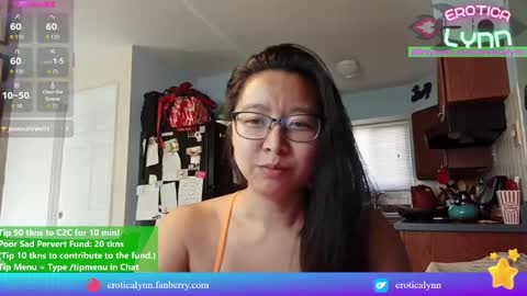 Snapshot of eroticalynn chatting on October 8, 7:09 pm Lynn online show from October 8, 7:09 pm