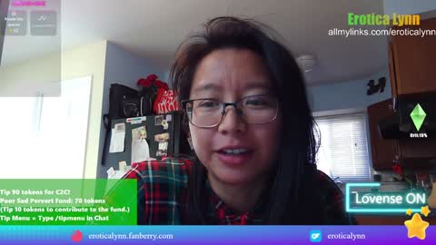 Snapshot of eroticalynn chatting on December 6, 8:12 pm Lynn online show from December 6, 8:12 pm